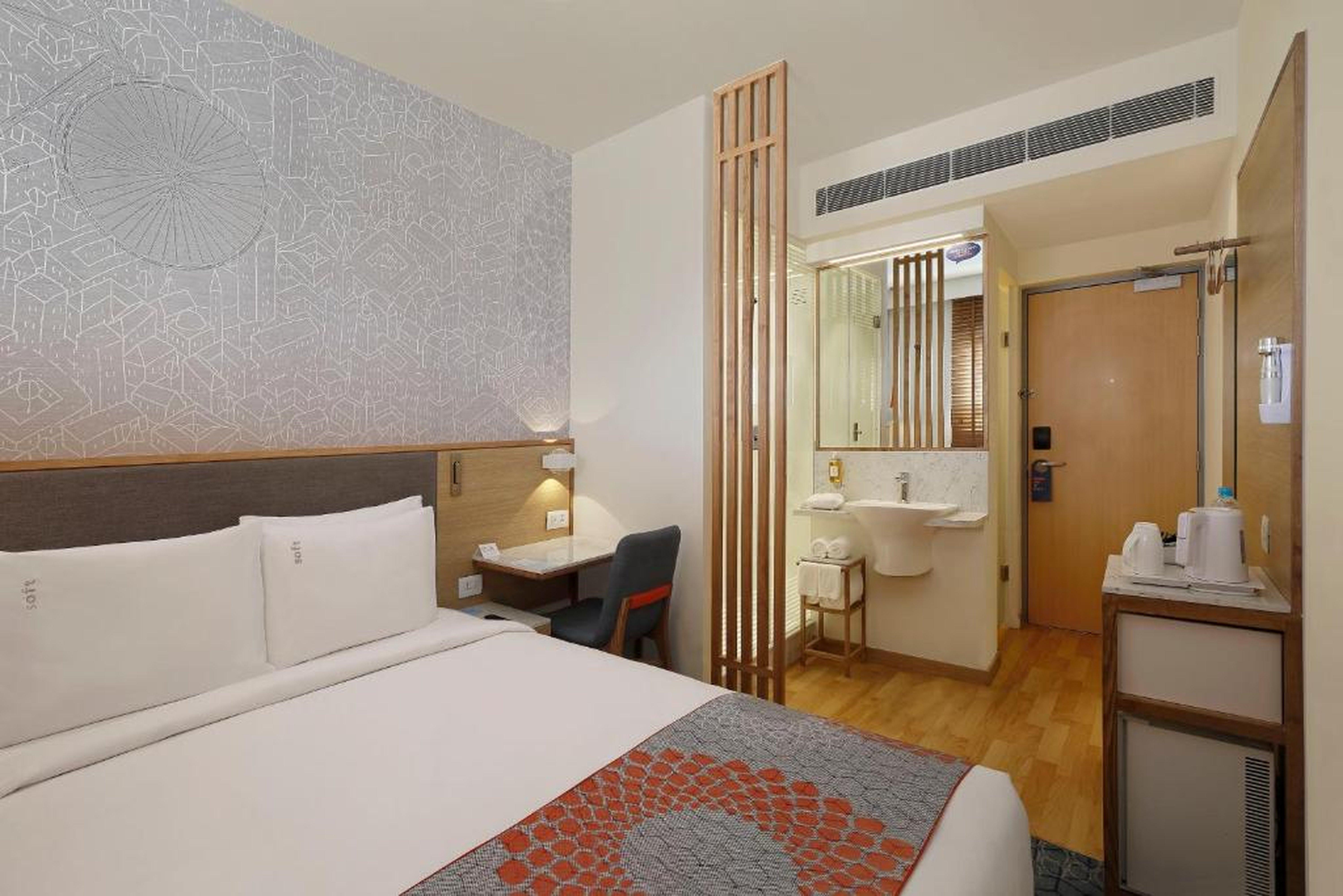 Holiday Inn Express Ahmedabad Prahlad Nagar, an IHG Hotel Exterior foto