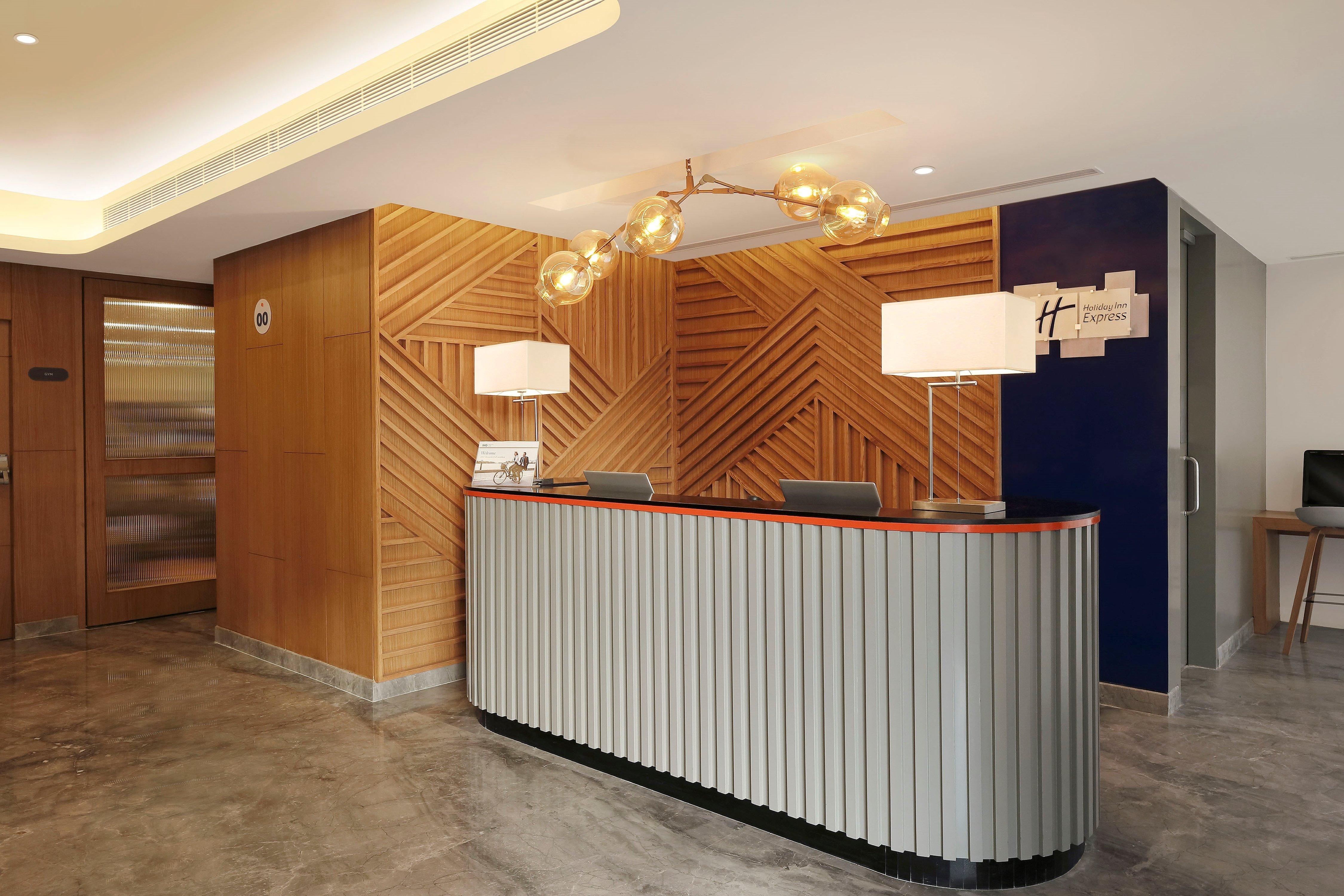 Holiday Inn Express Ahmedabad Prahlad Nagar, an IHG Hotel Exterior foto