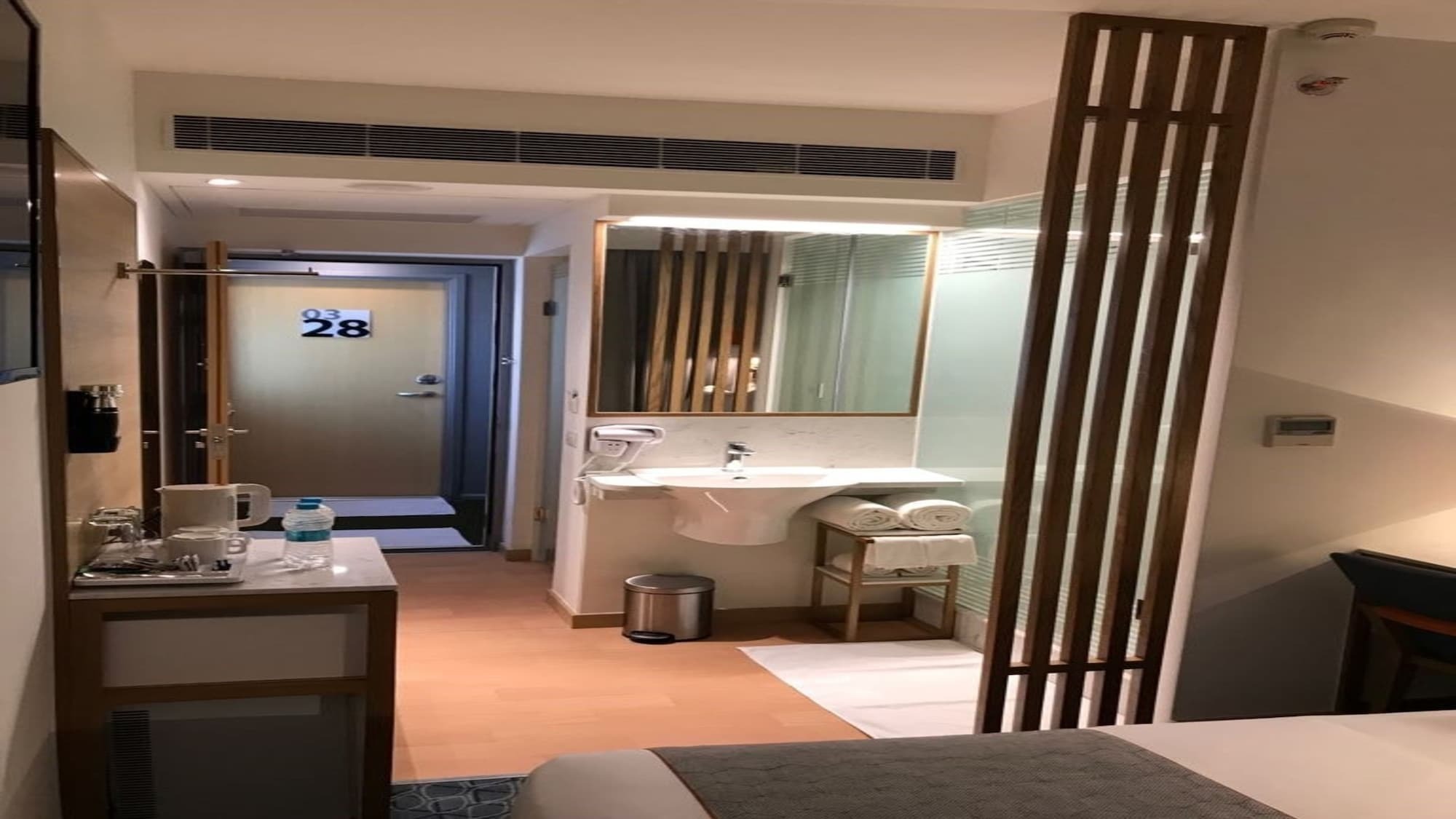 Holiday Inn Express Ahmedabad Prahlad Nagar, an IHG Hotel Exterior foto
